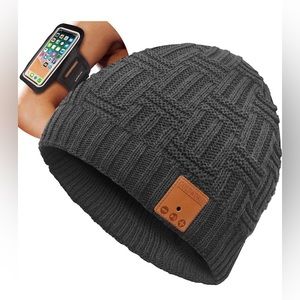 GoldWorld Bluetooth Beanie Hat, with runners/workout arm band and USB Chord New